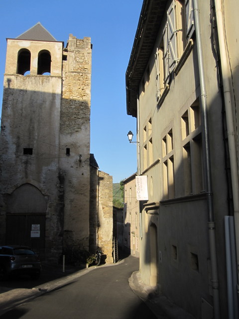 The Couvent in the narrow streets of Hérépian